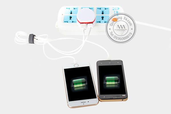 Quà tặng doanh nghiệp Adapter Travel in logo mẫu 1 17 adapter-traver-tien-ich-4-loai-chan-cam