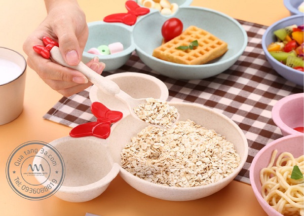 Bộ dụng cụ ăn - quà tặng khách hàng cho chiến dịch branding hàng tiêu dùng hiệu quả 1 Bộ dụng cụ ăn trẻ em thân thiện môi trường
