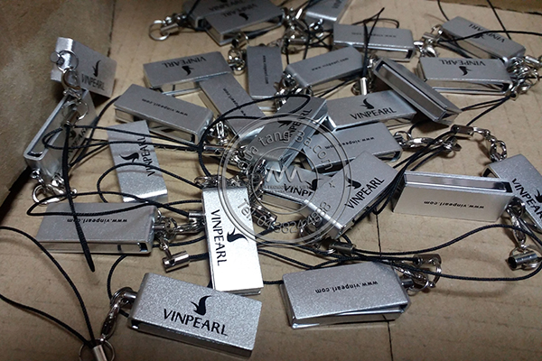 Quà tặng doanh nghiệp Giftset USB và hộp đựng namecard mẫu 1 6 Giftset USB và hộp đựng namecard quà tặng