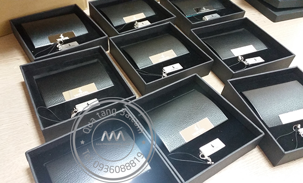 Quà tặng doanh nghiệp Giftset USB và hộp đựng namecard mẫu 1 5 Giftset USB và hộp đựng namecard quà tặng