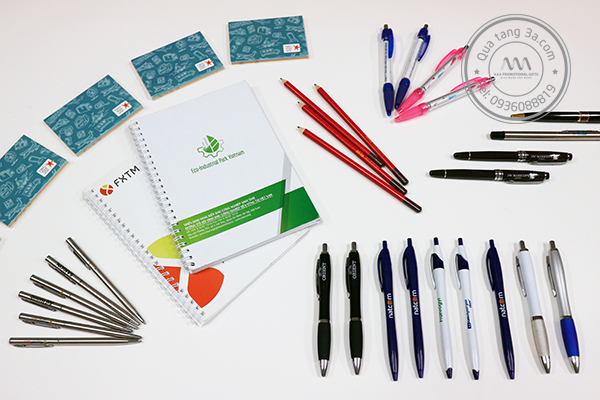 Quà tặng doanh nghiệp Bút nhựa in logo mẫu 1 8 but-nhua-quang-cao