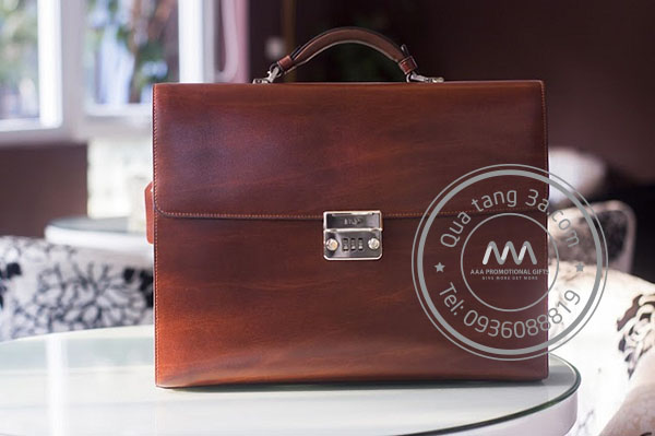 Chọn quà tặng Thầy cô thế nào để đơn giản nhưng vẫn thật ý nghĩa? 5 cặp da làm quà tặng cho thầy cô