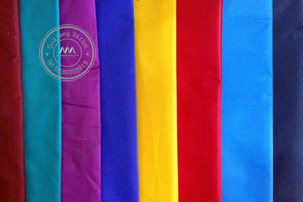 vải sản xuất áo mưa quà tặng