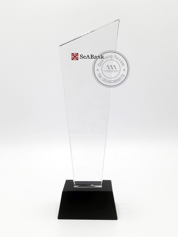 Cúp pha lê tam giác SeABank 7 cup-pha-le