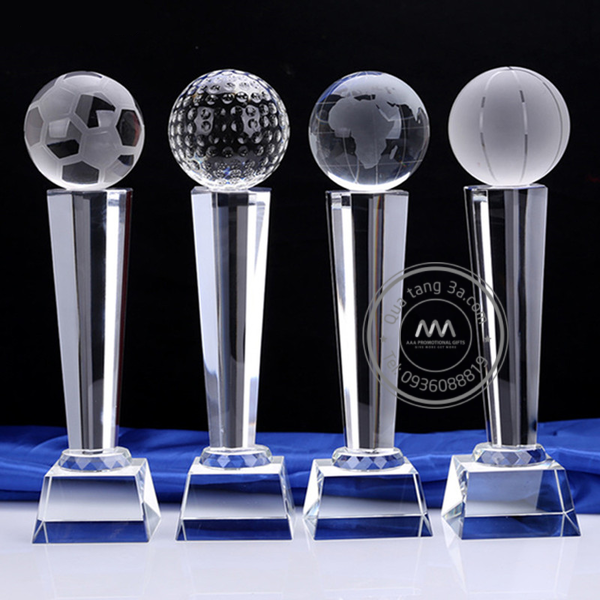 Quà tặng kỷ niệm công ty - Chọn thế nào cho ý nghĩa? 4 Cúp pha lê