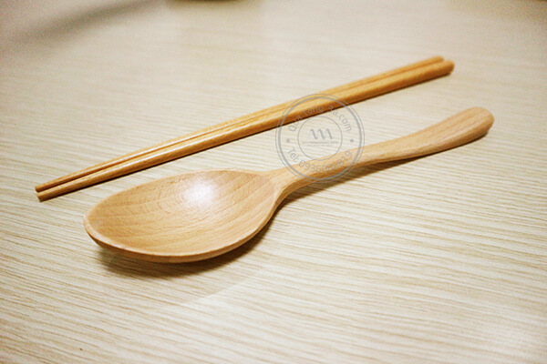 Quà tặng doanh nghiệp Set đũa thìa in logo mẫu 1 12 dua-thia-go-than-thien-moi-truong