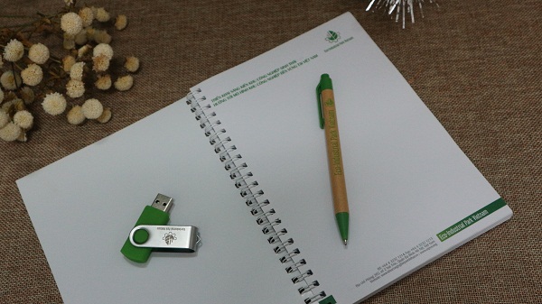 Bộ quà tặng bút sổ usb độc đáo Eco - Industrial Park Vietnam 14 giftset sổ bút usb quà tặng