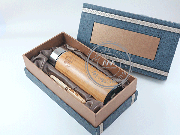 Gift set - quà tặng sang trọng cho giới văn phòng 1 bình giữ nhiệt tre