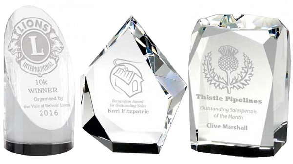 Quà tặng kỷ niệm công ty - Chọn thế nào cho ý nghĩa? 2 Kỷ niệm chương