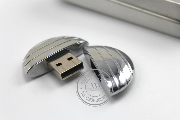 Gây ấn tượng với khách hàng bằng USB dạng card 1 USB quà tặng