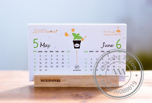 Lịch để bàn đế gỗ 2 lịch để bàn đé gỗ làm quà tặng in logo
