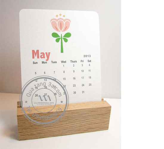 Lịch để bàn đế gỗ 2 lịch để bàn đé gỗ làm quà tặng in logo