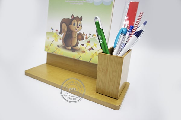 Lịch để bàn đế gỗ kèm ống cắm bút Tết 2020 9 Lịch Tết 2020