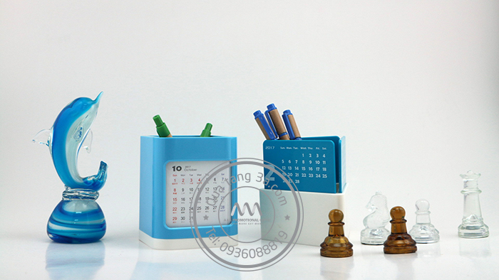 Lịch để bàn ống cắm bút tam giác 10 lịch để bàn quà tặng tết cho doanh nghiệp