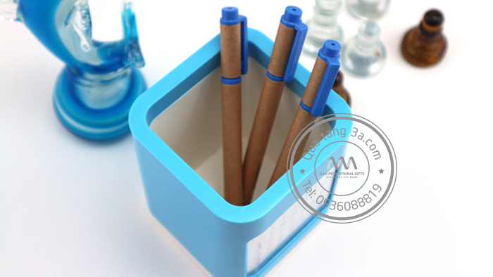 Lịch để bàn ống cắm bút vuông 13 lịch để bàn ống cắm bút vuông quà tặng