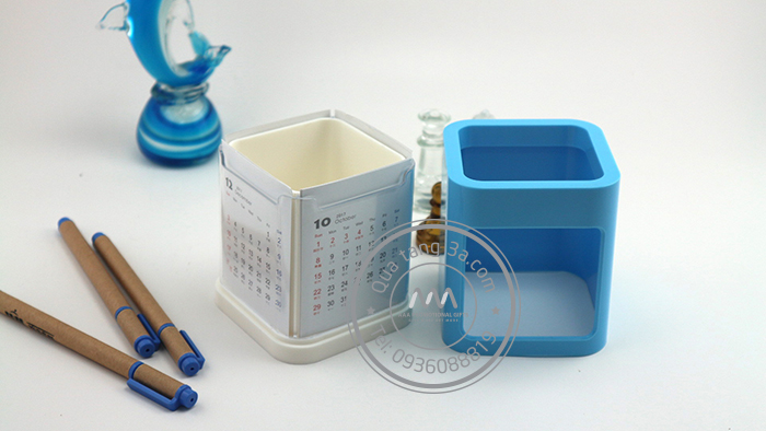 Lịch để bàn ống cắm bút vuông 14 lịch để bàn ống cắm bút vuông quà tặng