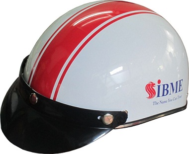 Bạn có thích được tặng quà? 2 mũ bảo hiểm quà tặng