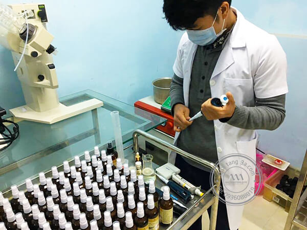 nuoc-rua-tay-kho-chong-virus-corona