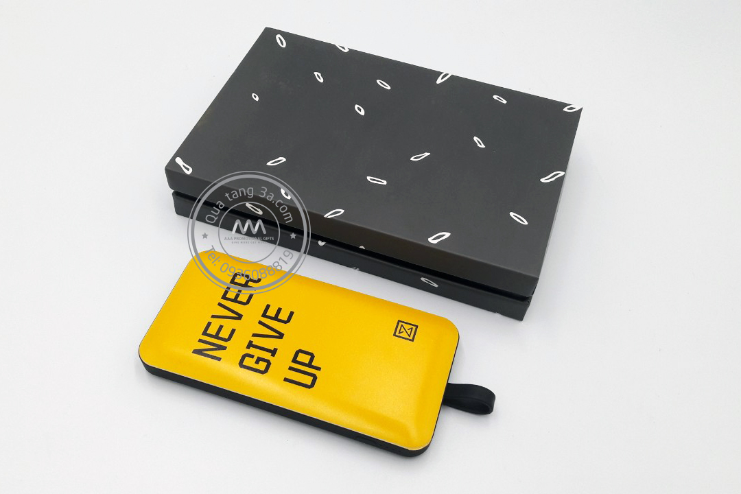 Quà tặng doanh nghiệp pin sạc dự phòng in logo mẫu 6 13 pin-sac-du-phong-in-logo