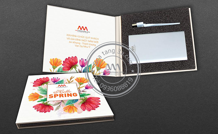 Quà tặng doanh nghiệp pin sạc dự phòng in logo mẫu 4 2 pin sạc dự phòng quà tết