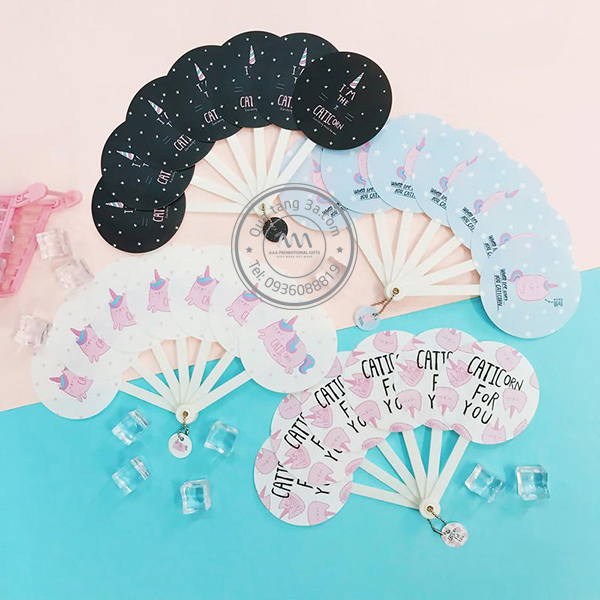 quat-nhua-cam-tay-quang-cao