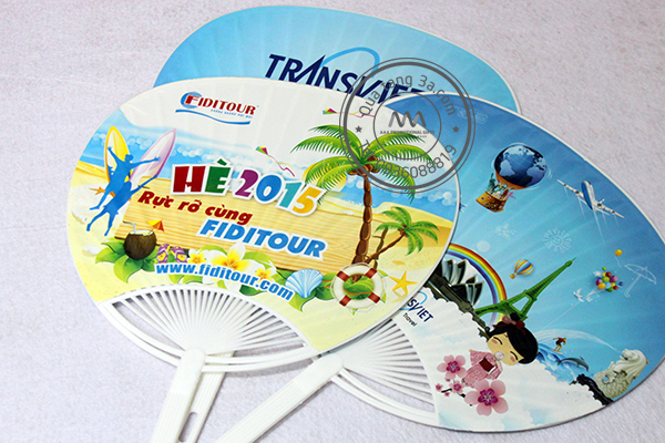 quat-nhua-cam-tay-quang-cao