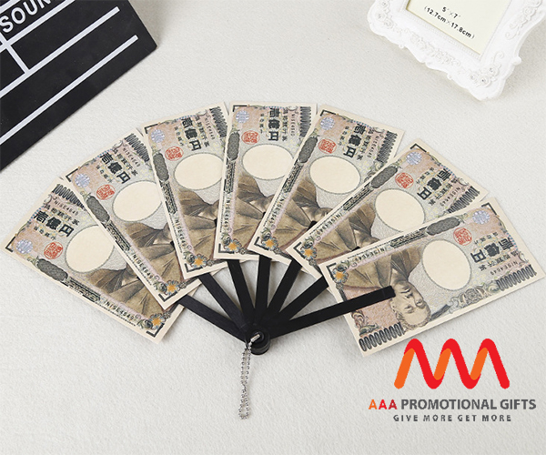 Quạt in hình tiền mặt: Quà tặng khuyến mãi độc đáo cho người tiêu dùng “đại gia” 1 Quạt in hình tiền mặt
