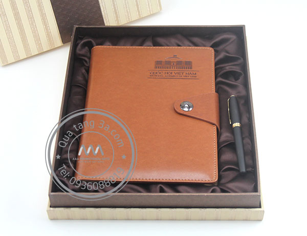 Món quà tặng ý nghĩa dịp 30/4 1 sổ da quà tặng