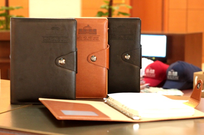 Quà tặng doanh nghiệp Sổ da cao cấp in logo 8 so da qua tang 0