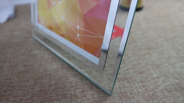 Cốc tường đôi và khung ảnh quà tặng VNDirect 16 khung ảnh quà tặng