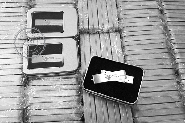 usb-kim-loai-in-logo