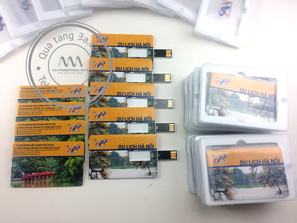 Gây ấn tượng với khách hàng bằng USB dạng card 2 USB quà tặng