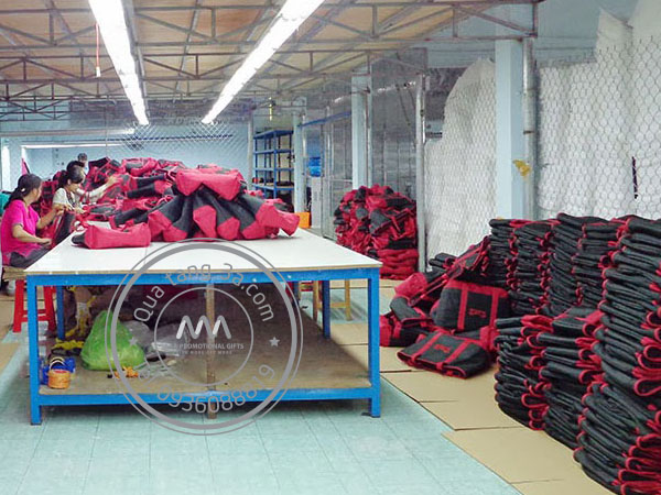 xưởng may balo túi xách quà tặng