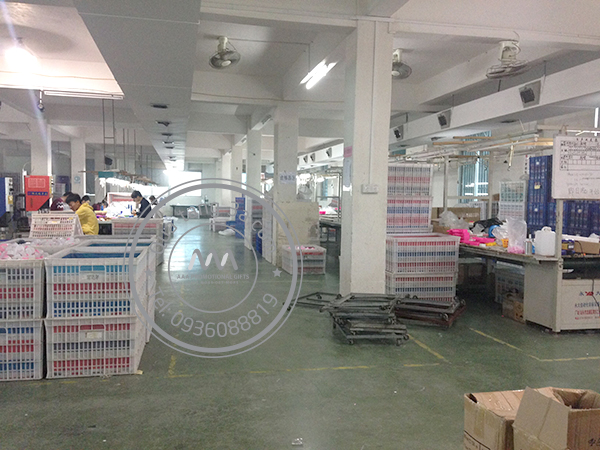 xưởng sản xuất móc khóa