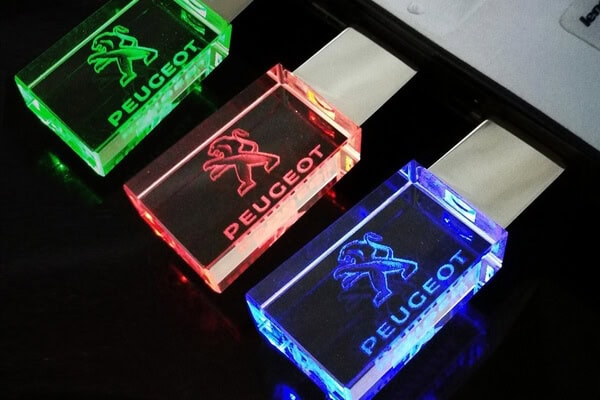 Quà tặng doanh nghiệp USB in logo mẫu 4