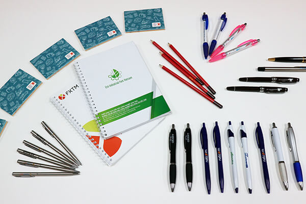 Quà tặng doanh nghiệp Bút nhựa in logo mẫu 1