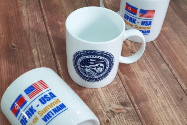Quà tặng doanh nghiệp Cốc sứ in logo mẫu 1