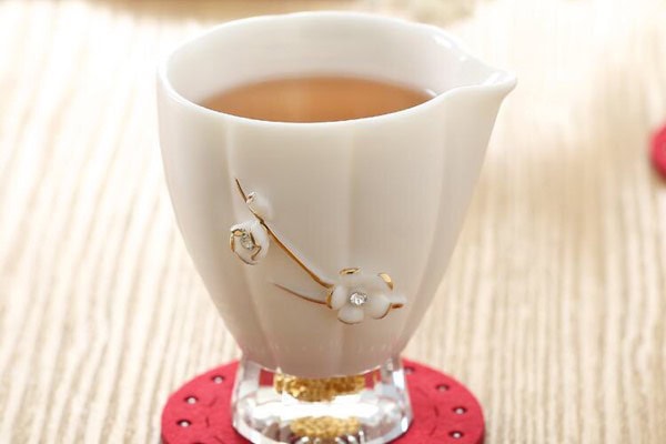 Quà tặng doanh nghiệp cốc chiết cao cấp mẫu 1