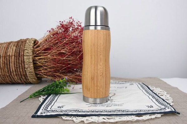 Quà tặng doanh nghiệp Bình giữ nhiệt tre in logo mẫu 3