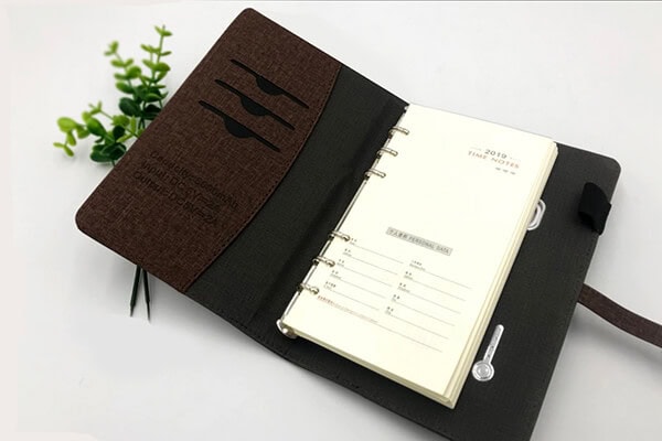 Quà tặng doanh nghiệp Sổ sạc đa năng in logo mẫu 2