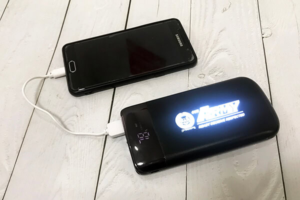 Quà tặng doanh nghiệp pin sạc dự phòng in logo mẫu 8