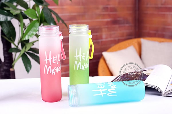 Bình nước thủy tinh Hello Master hot 2019