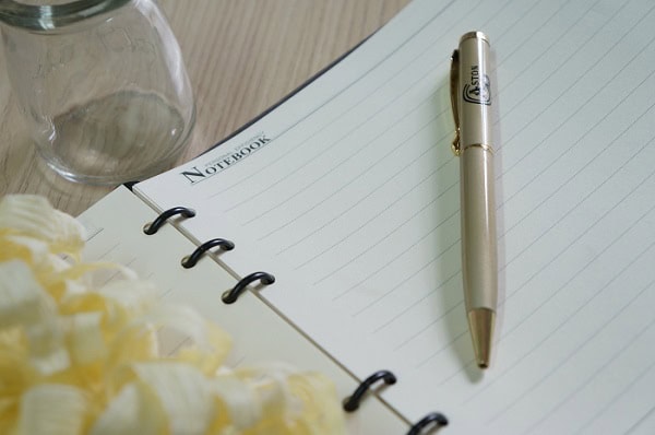 Bút bi làm quà tặng