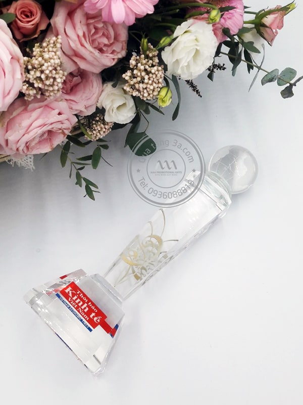 Cúp pha lê tháp địa cầu Vietnam Economic Times