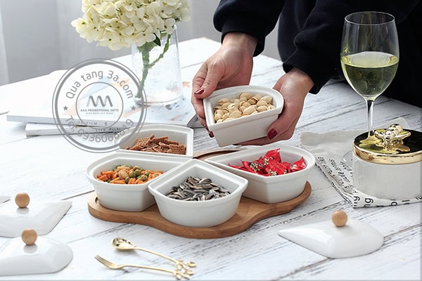 Khay đựng bánh mứt kẹo sứ Tết hình Hoa 5 cánh