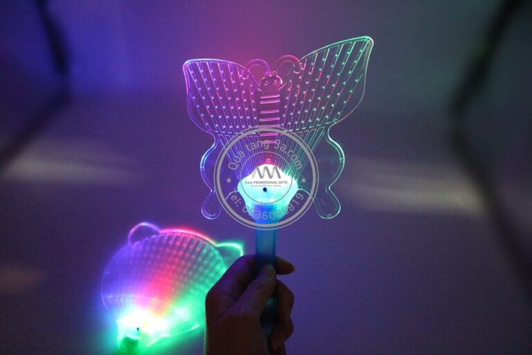 Quạt nhựa quảng cáo cầm tay phát sáng độc đáo 7 IMG 4019 1 min