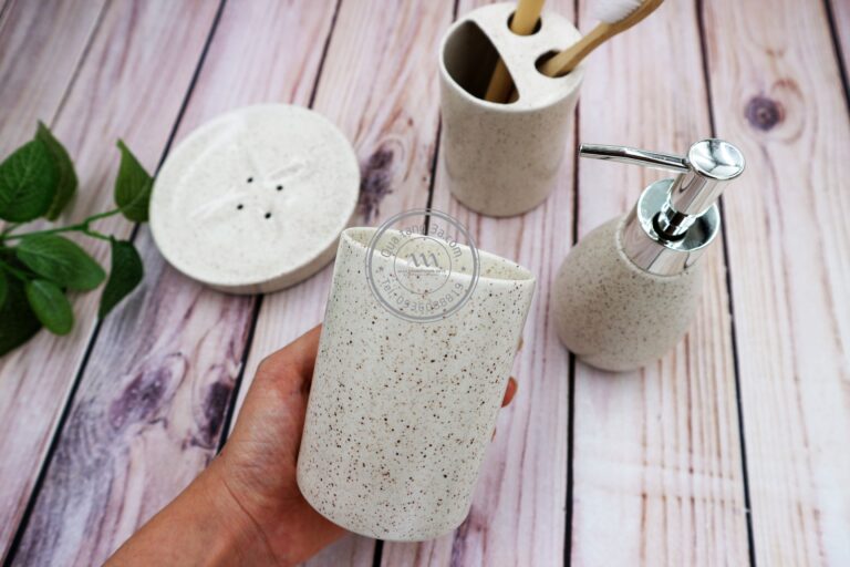 Bộ dụng cụ sứ nhà tắm | In ấn logo thương hiệu theo yêu cầu 15 set dung cu nha tam 1 min
