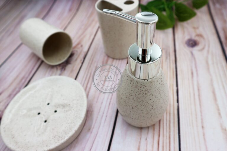 Bộ dụng cụ sứ nhà tắm | In ấn logo thương hiệu theo yêu cầu 12 set dung cu nha tam 4 min